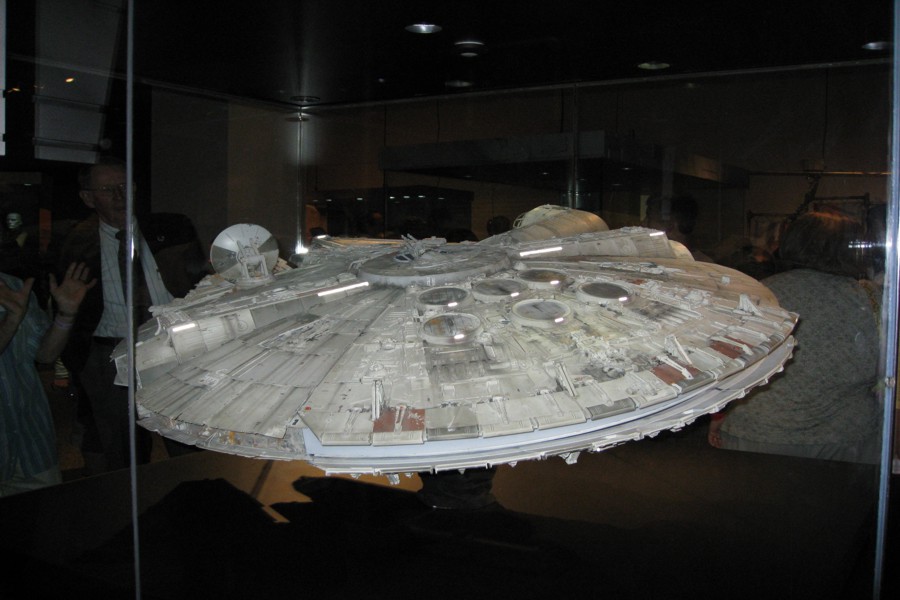 ../image/millennium falcon 2.jpg